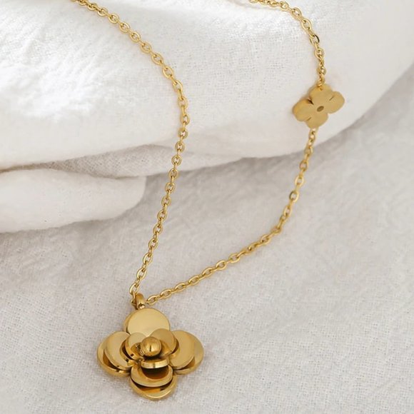 Jewelry - New 18K Gold Plated Clover Necklace a